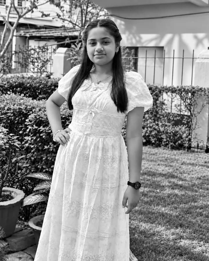 Tanisha, Sariro student